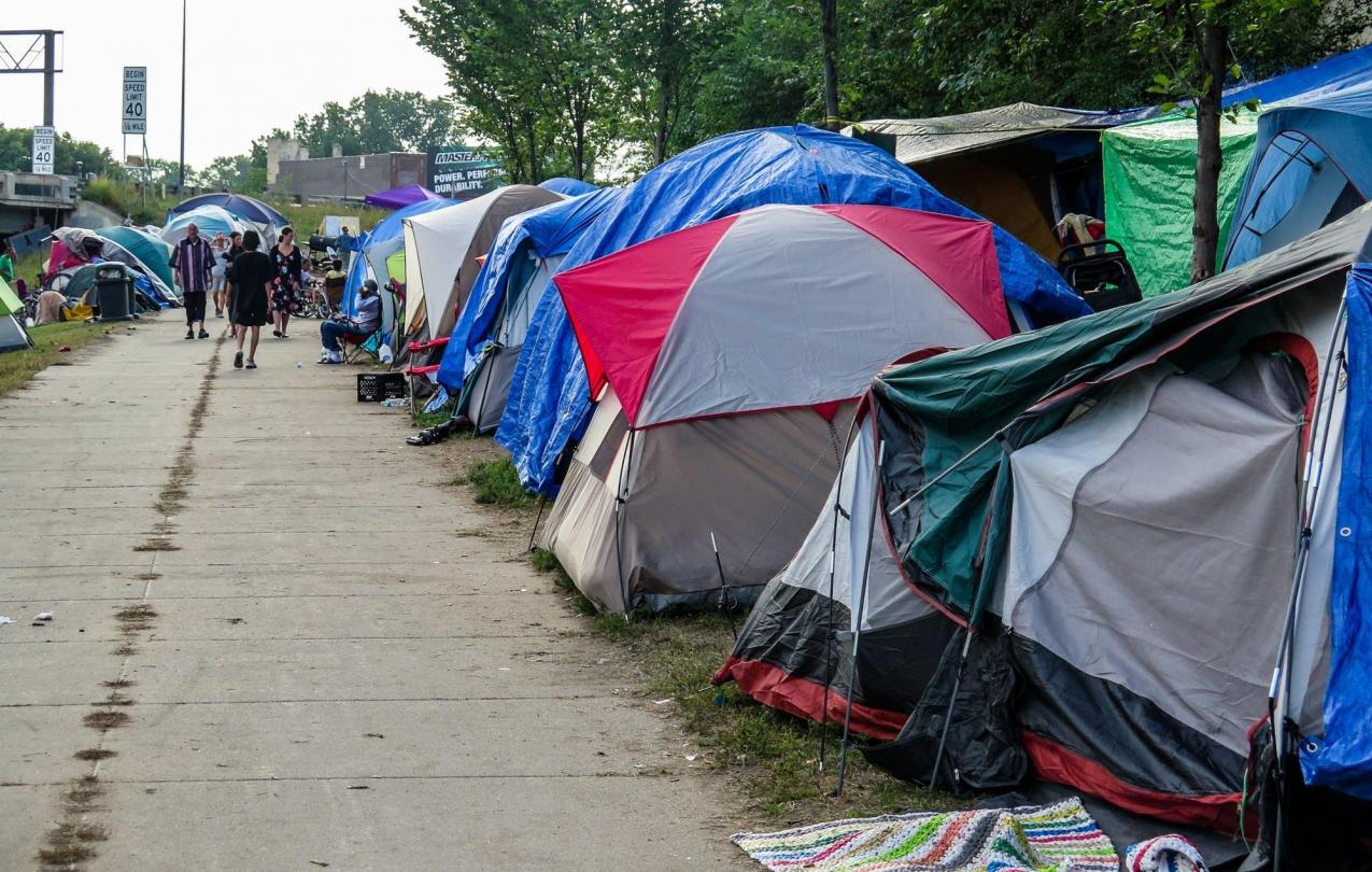  Dozens of tents are crammed into a patch of grass near East Franklin and Hiawatha avenues in south Minneapolis on Wednesday. Mark Zdechlik | MPR News 