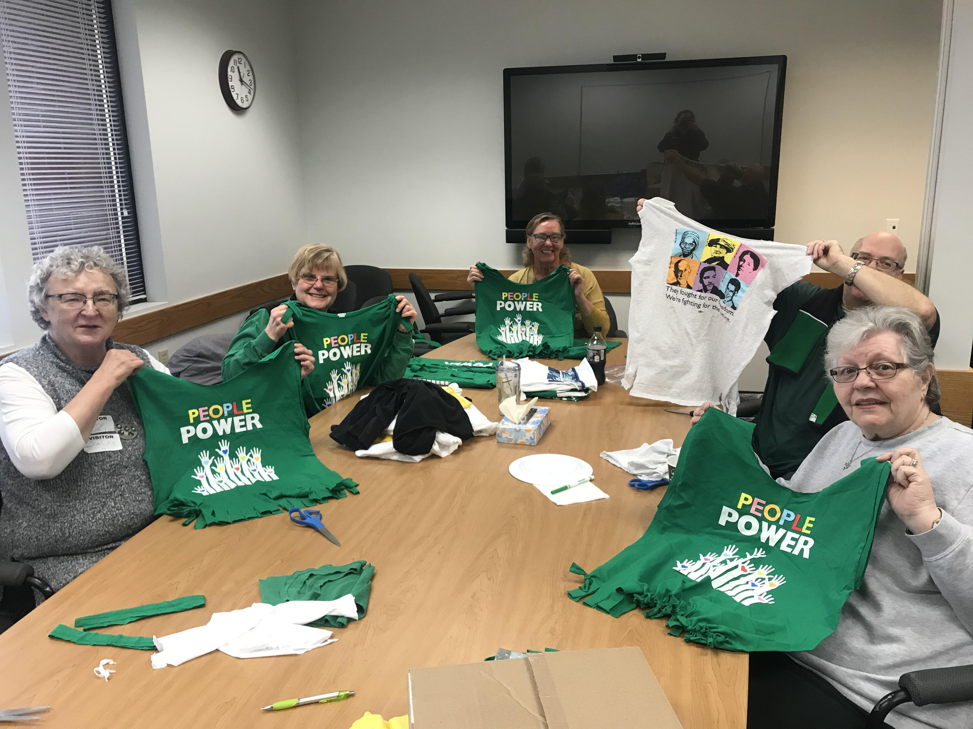 Council 5 Retirees turn t-shirts into tote bags for Fare for All clients